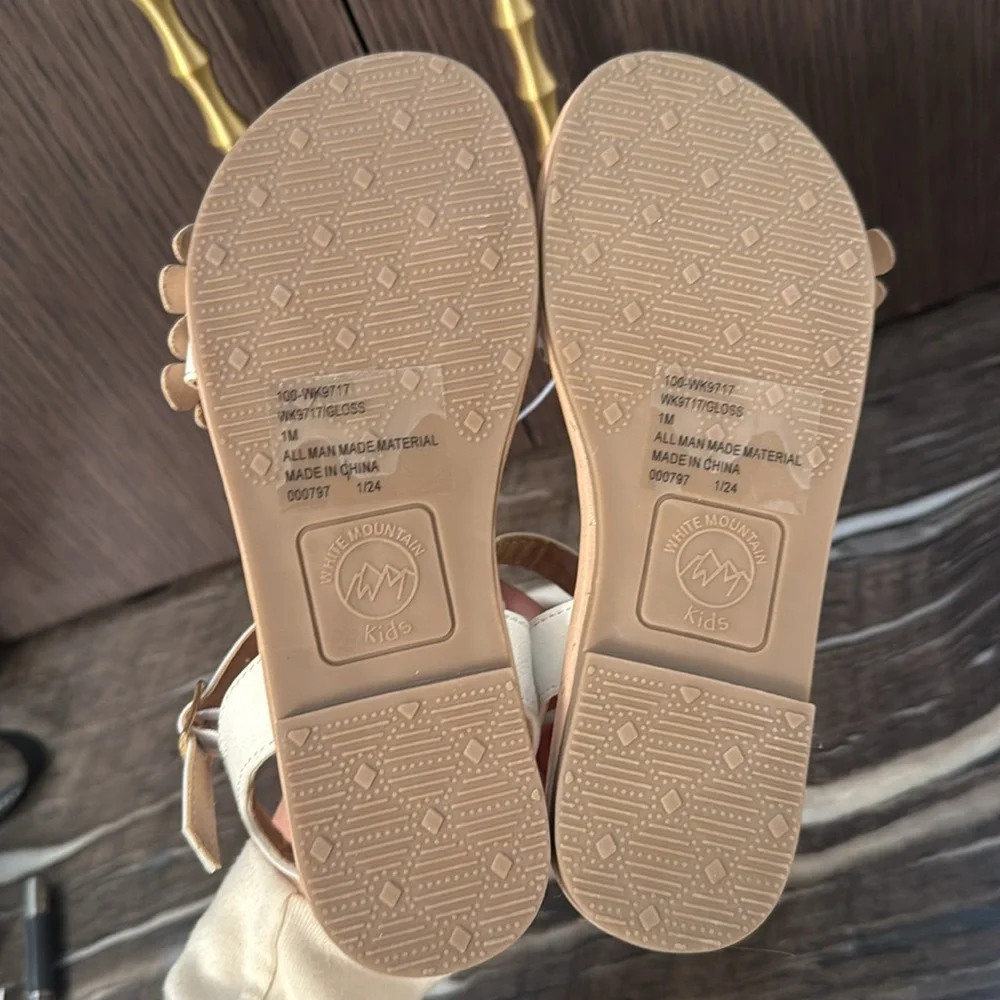 WHITE MOUNTAIN Kids Gloss Floral Sandal🤍